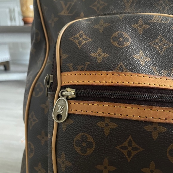 Classic vintage Louis Vuitton garment bag - Picture 8 of 13